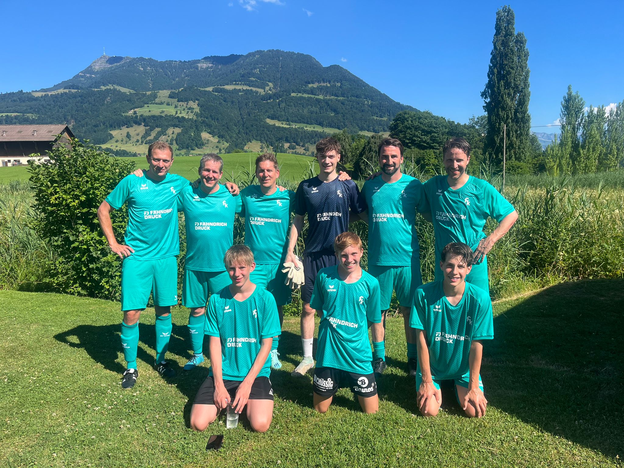https://www.huesliclub.ch/wp-content/uploads/2022/11/bierussiamoerlinacht.jpeg