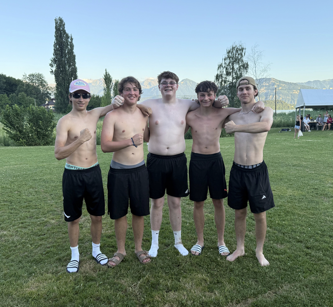 https://www.huesliclub.ch/wp-content/uploads/2022/11/rasseltarzan.png
