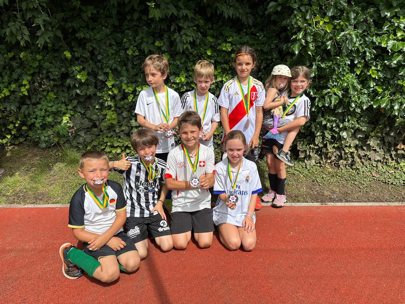 https://www.huesliclub.ch/wp-content/uploads/2024/06/meril-fussballkoenige.jpeg