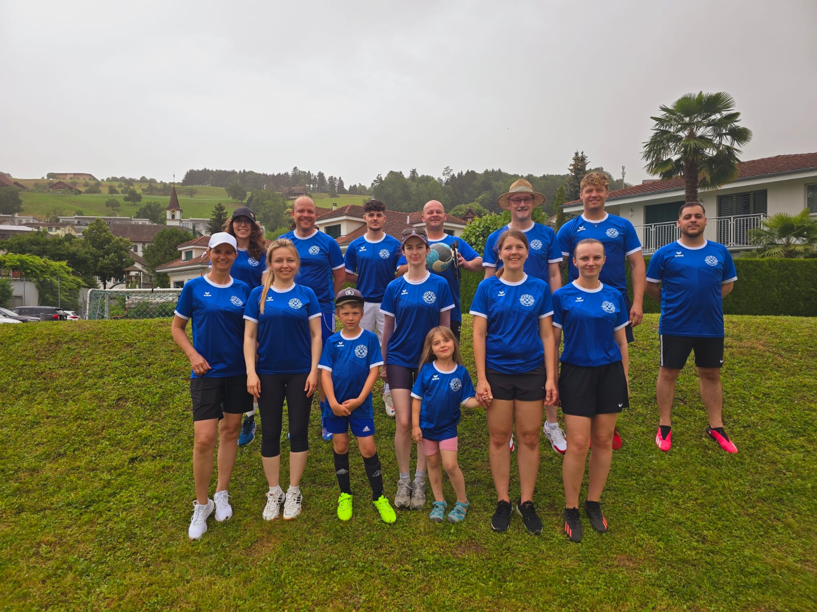 https://www.huesliclub.ch/wp-content/uploads/2024/06/team-aws.jpeg
