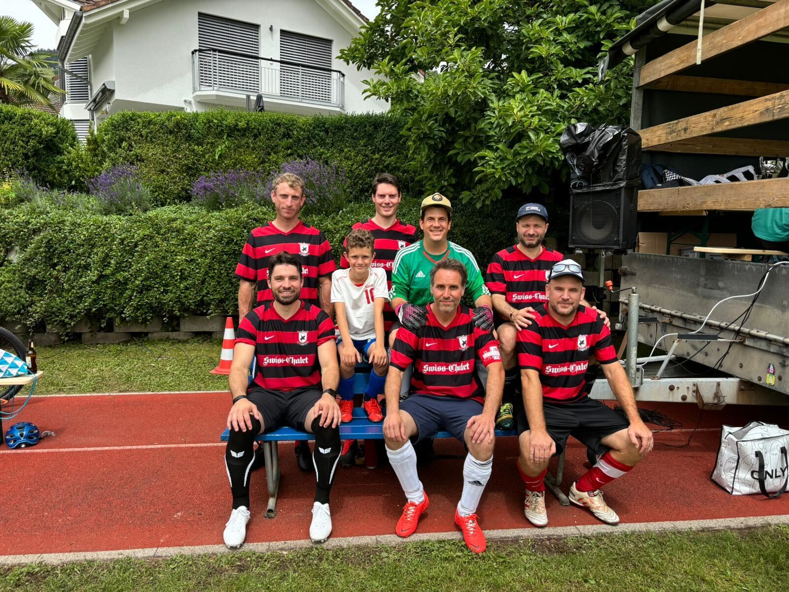 https://www.huesliclub.ch/wp-content/uploads/2024/07/aloha-crew-2024.jpg